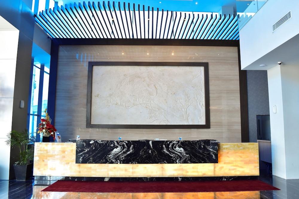 Platinum Hotel & Convention Hall Balikpapan Екстериор снимка