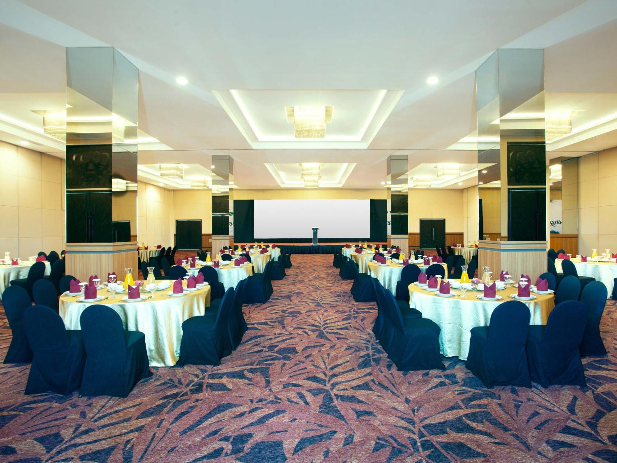 Platinum Hotel & Convention Hall Balikpapan Екстериор снимка