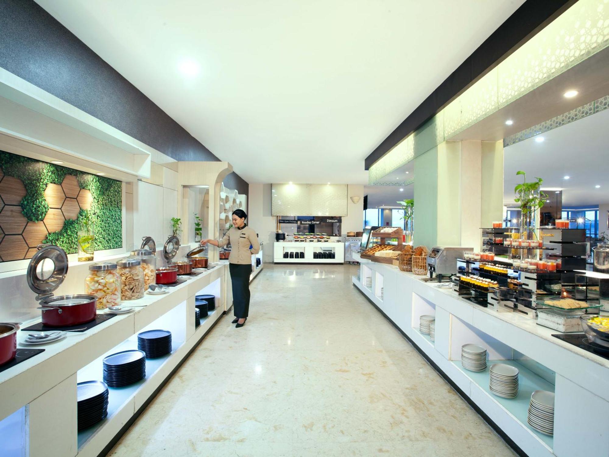 Platinum Hotel & Convention Hall Balikpapan Екстериор снимка