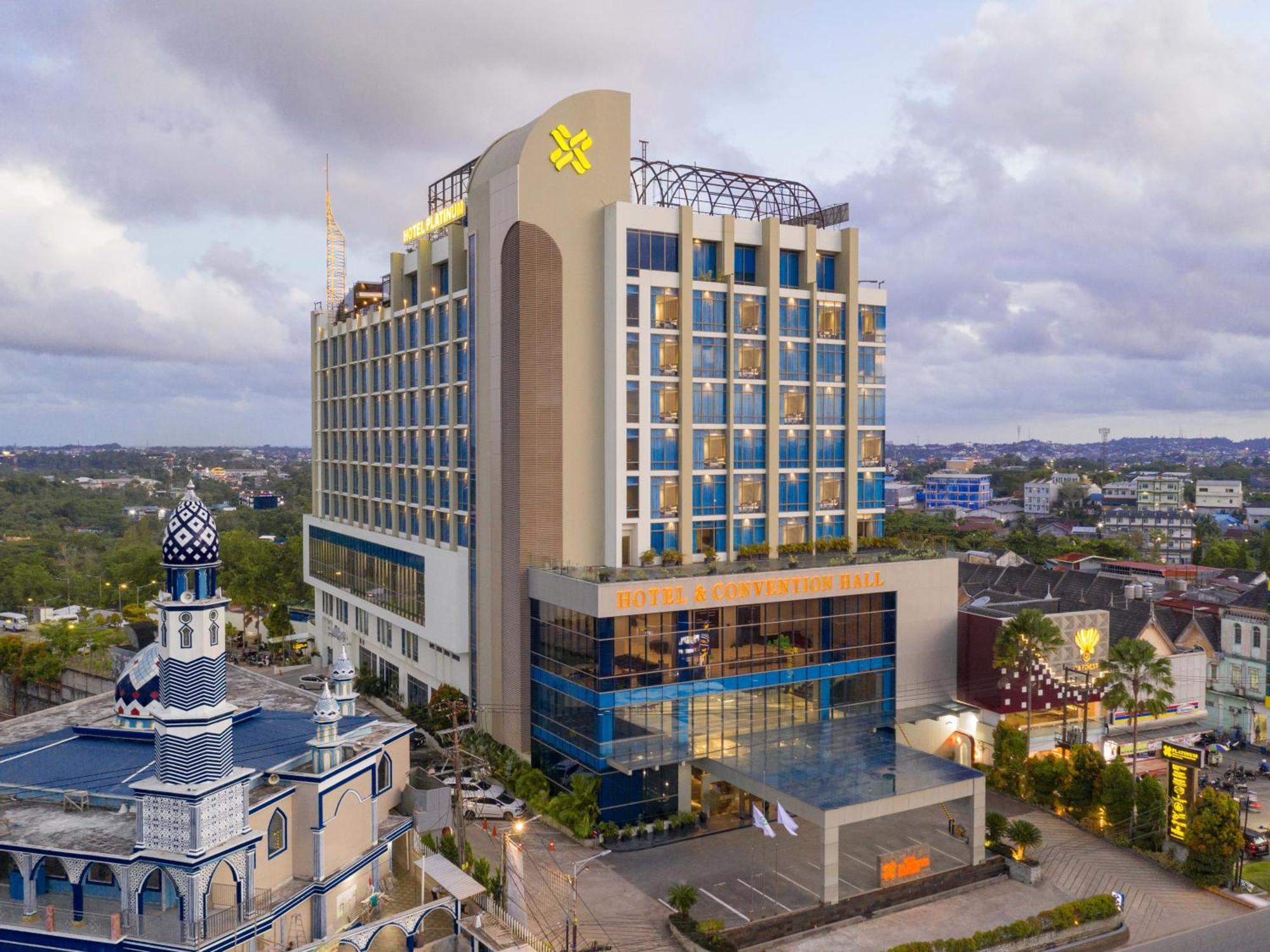 Platinum Hotel & Convention Hall Balikpapan Екстериор снимка