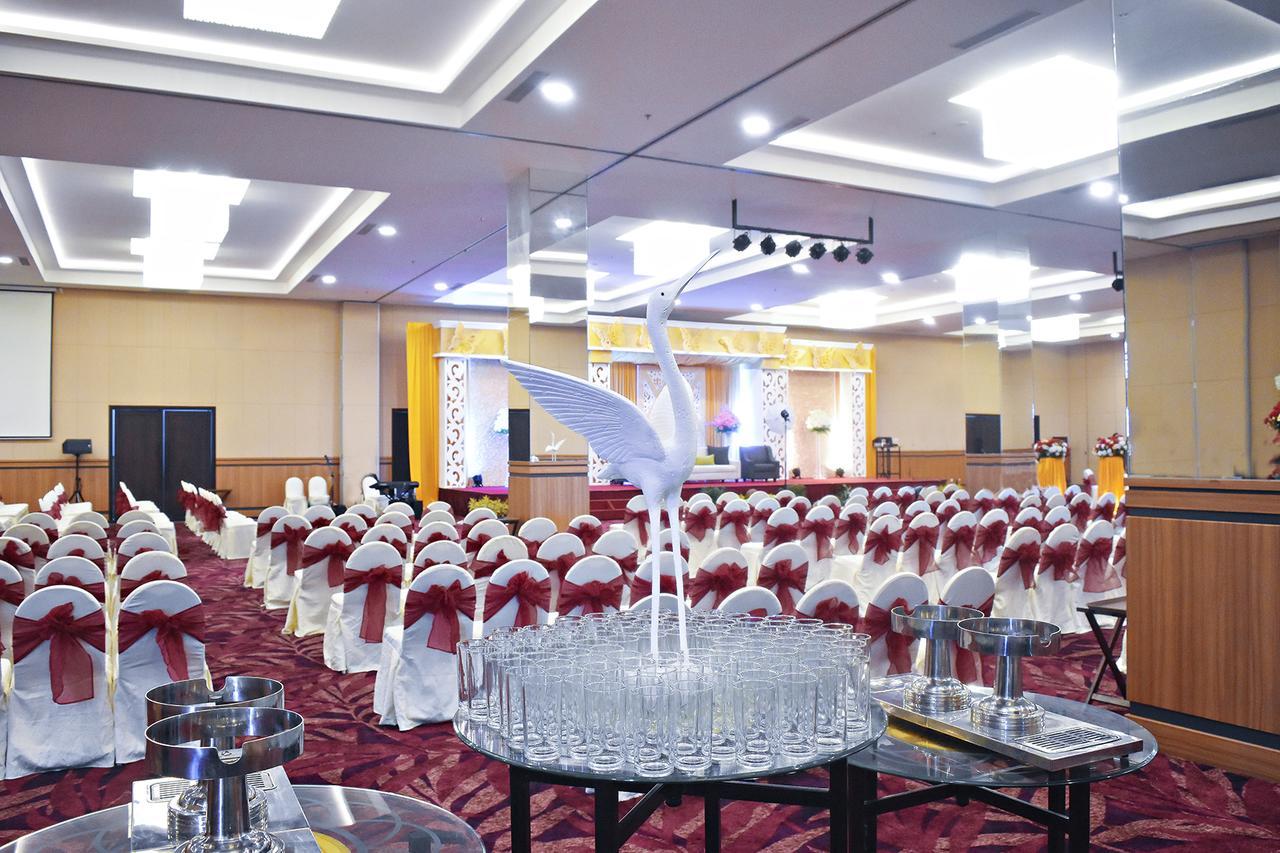 Platinum Hotel & Convention Hall Balikpapan Екстериор снимка