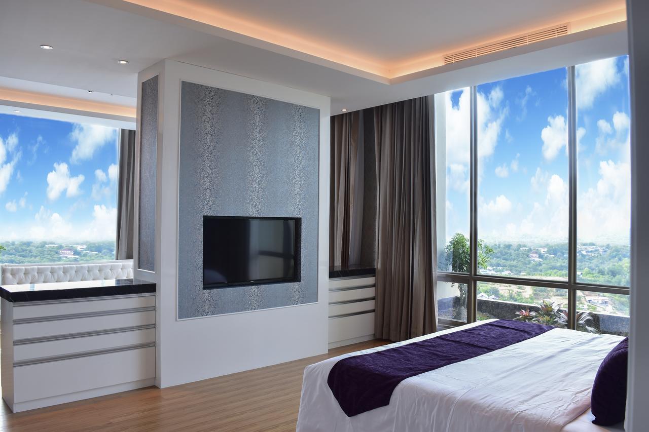 Platinum Hotel & Convention Hall Balikpapan Екстериор снимка